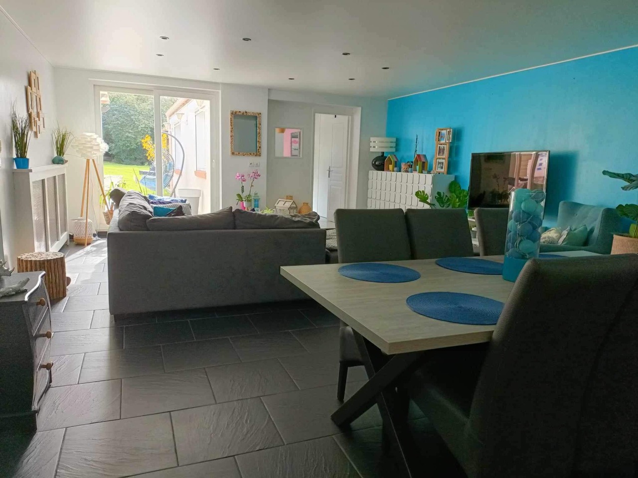 Immeuble avec Maison 4 chambres et Cellule commerciale 