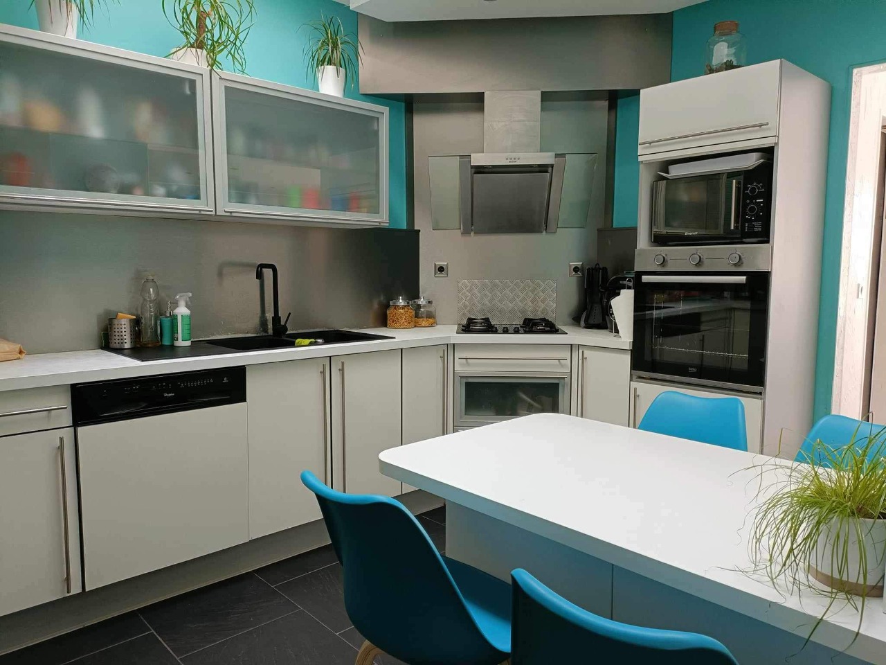 Immeuble avec Maison 4 chambres et Cellule commerciale 