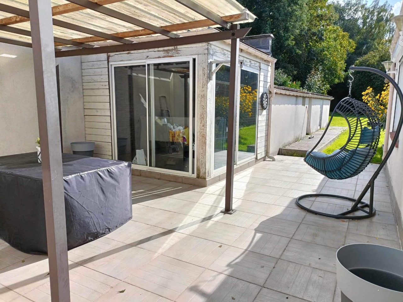 Immeuble avec Maison 4 chambres et Cellule commerciale 