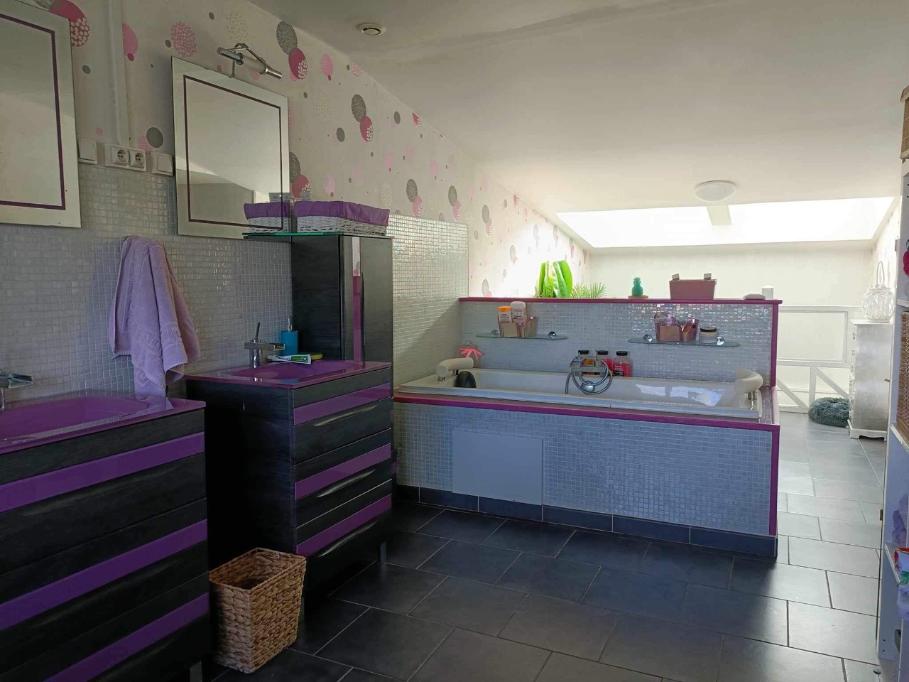 Immeuble avec Maison 4 chambres et Cellule commerciale 