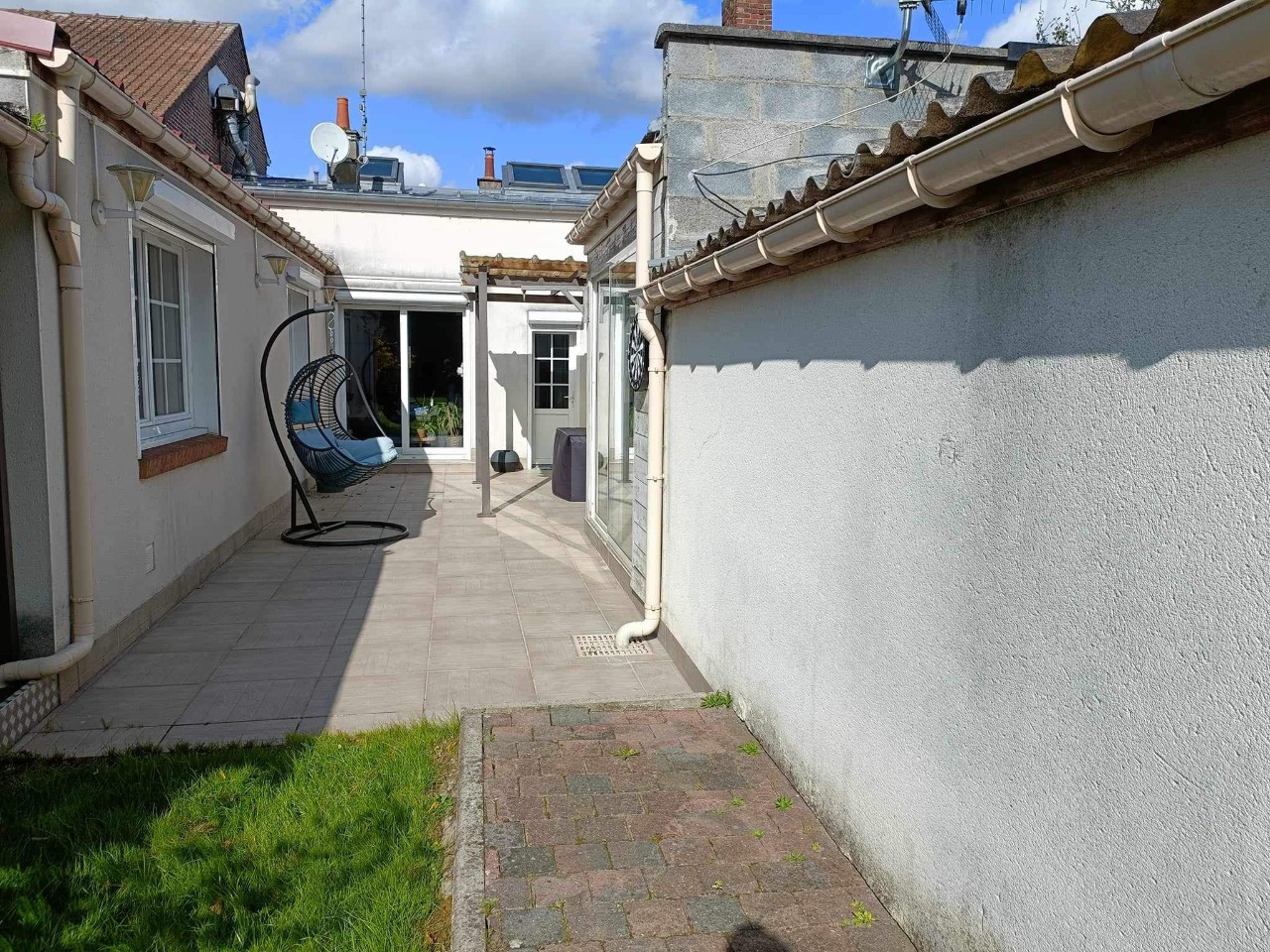 Immeuble avec Maison 4 chambres et Cellule commerciale 