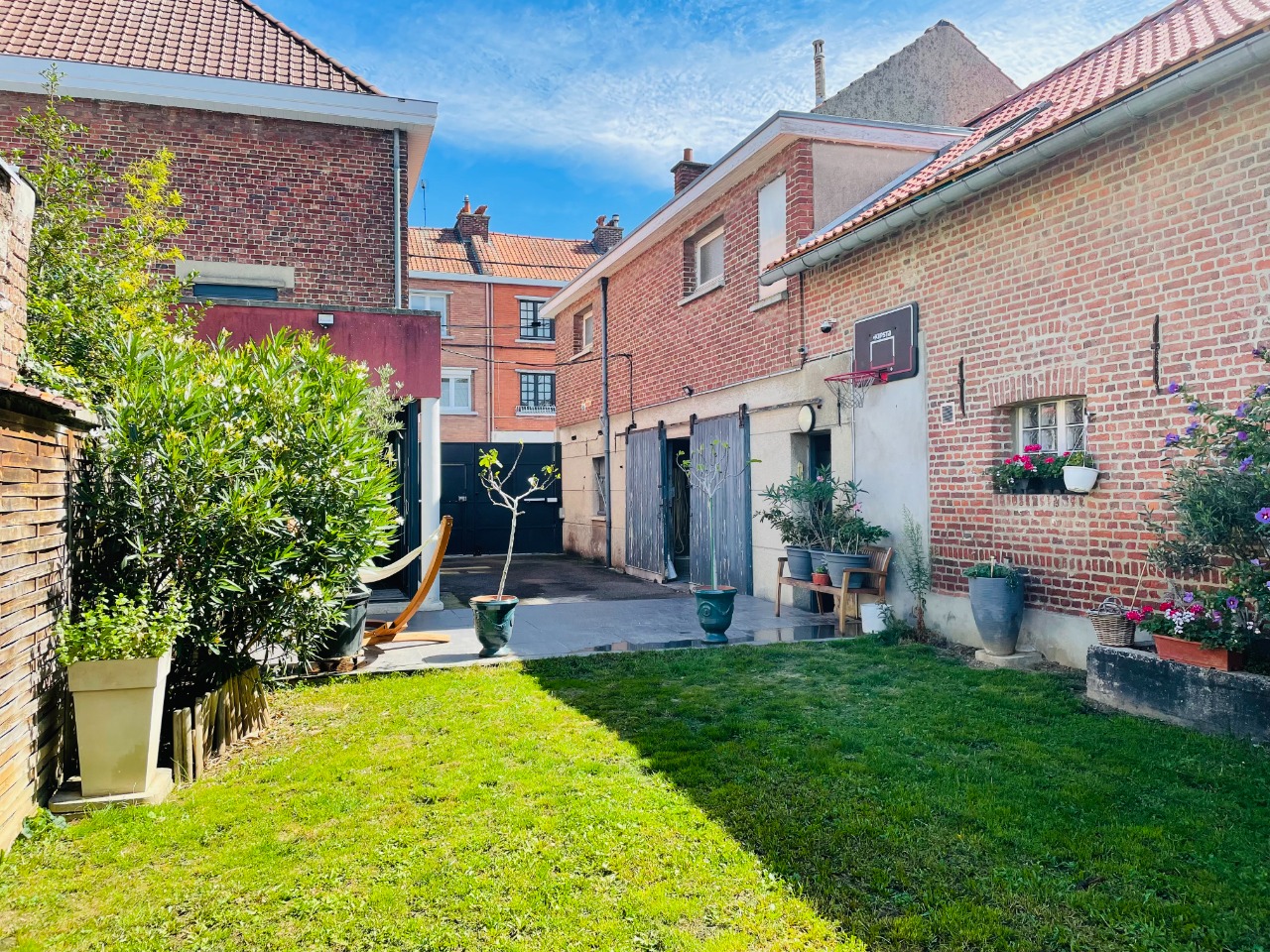 Vente maison 59120 Loos - Loos proximité CHR maison semi indiv. jardin garage parking