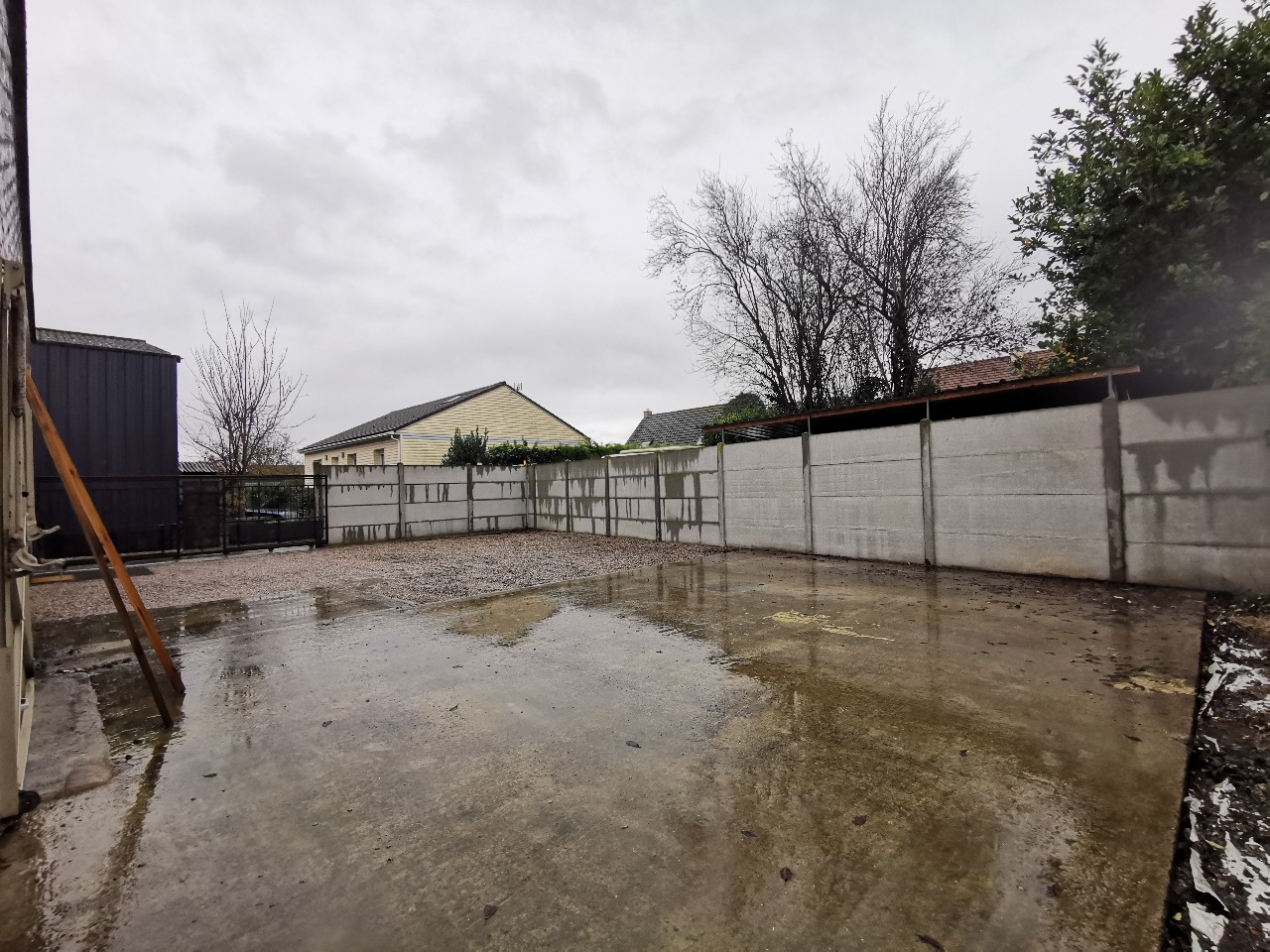 ENSEMBLE IMMOBILIER COMPOSE DE 2 LOCAUX COMMERCIAUX !