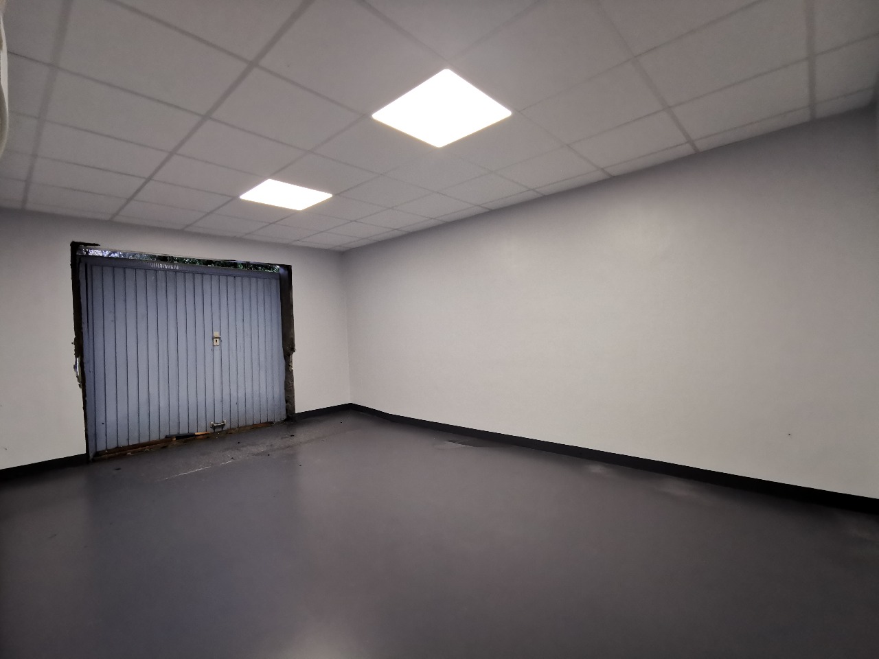 ENSEMBLE IMMOBILIER COMPOSE DE 2 LOCAUX COMMERCIAUX !