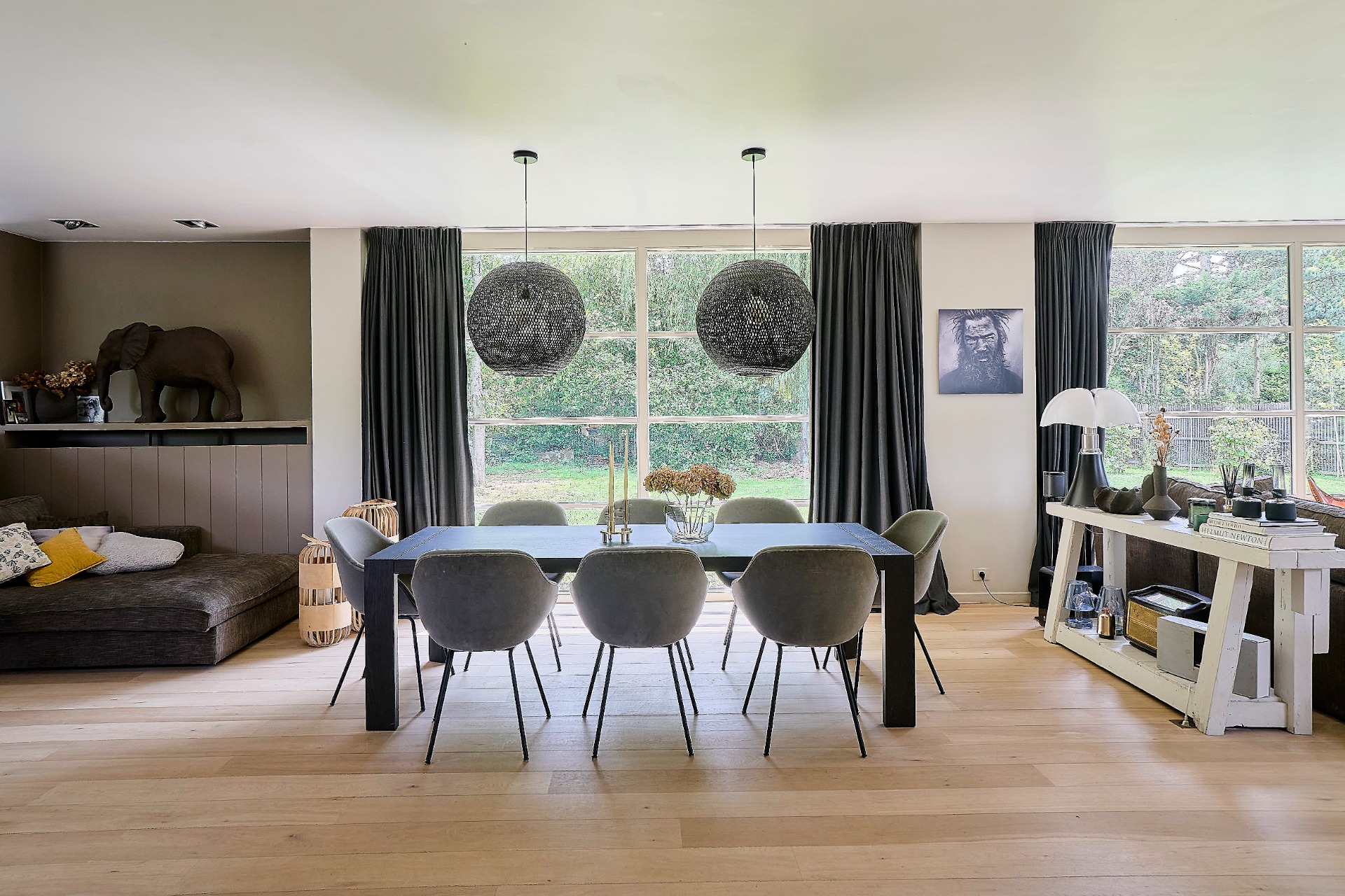 Maison 6 pièces 356 m² · à Volumes Contemporains · 356 m² · 1 250 000 €