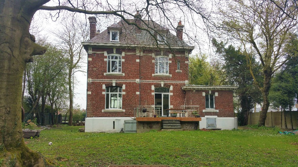 Vente maison 59211 Santes - Demeure rénovée avec son terrain arboré.